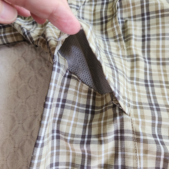 Handsome Columbia Plaid Short Sleeve Shirt XL Two Front Pockets Vented Back - Picture 5 of 8